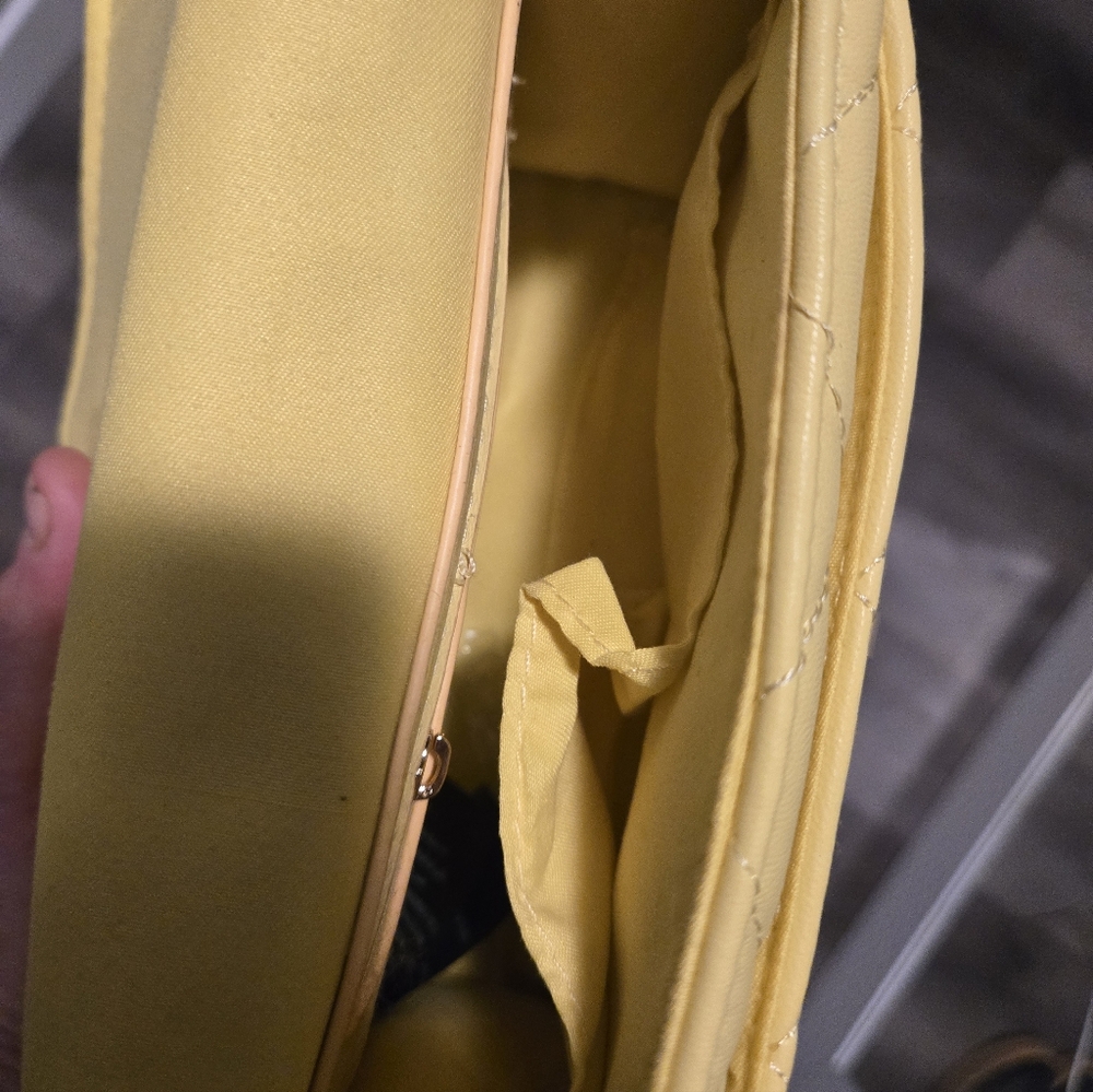 Bebe Quilted Yellow Crossbody Bag - Elegant Everyday Style Nwt - Picture 5 of 6